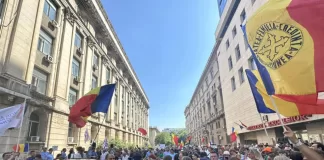 AUR, singurul partid care și-a asumat bătălia împotriva vaccinării obligatorii