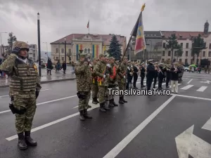 Parada de 1 Decembrie la Zalău între '"Postul Paștelui" lui Dinu și "umanitatea" subprefectului Florin pe timp de ploaie 2