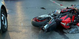 O șoferiță neatentă a lovit un motociclist pe Meseș