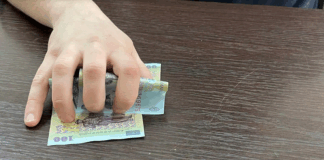 O sălăjeancă a furat bani și acum își așteaptă pedeapsa