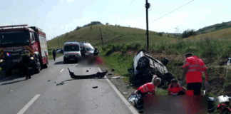 A intrat cu mașina într-un cap de pod. Un bărbat a decedat la scurt timp