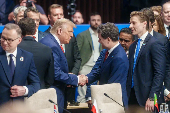 Screenshot 2025-06-25 at 18-04-57 Momentul în care Nicușor Dan și Donald Trump se văd prima dată față în față la summitul NATO de la Haga - HotNews.ro