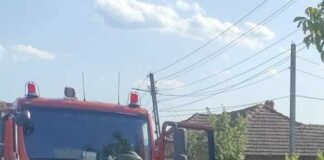 Motocicletă distrusă într-un grav accident în care sunt implicate două autoturisme