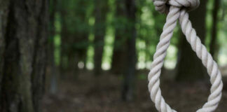 Și-a găsit iubitul fără suflare într-o pădure