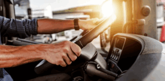 TIR-iștii protestează blocând accesul în București. Un protestatar a fost încătușat