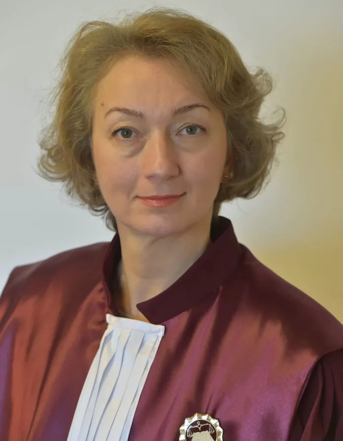 Simina-Tanasescu