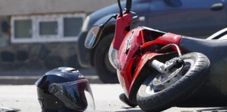 O tânără șoferiță din Zalău a lovit un motociclist