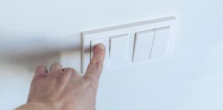Pregătiți să stingeți? Urmează a doua scumpire la curent