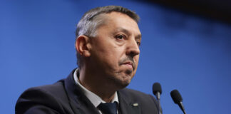 Daniel David îi dezamăgește pe studenți. Bursele vor fi tot mai mici și mai puține