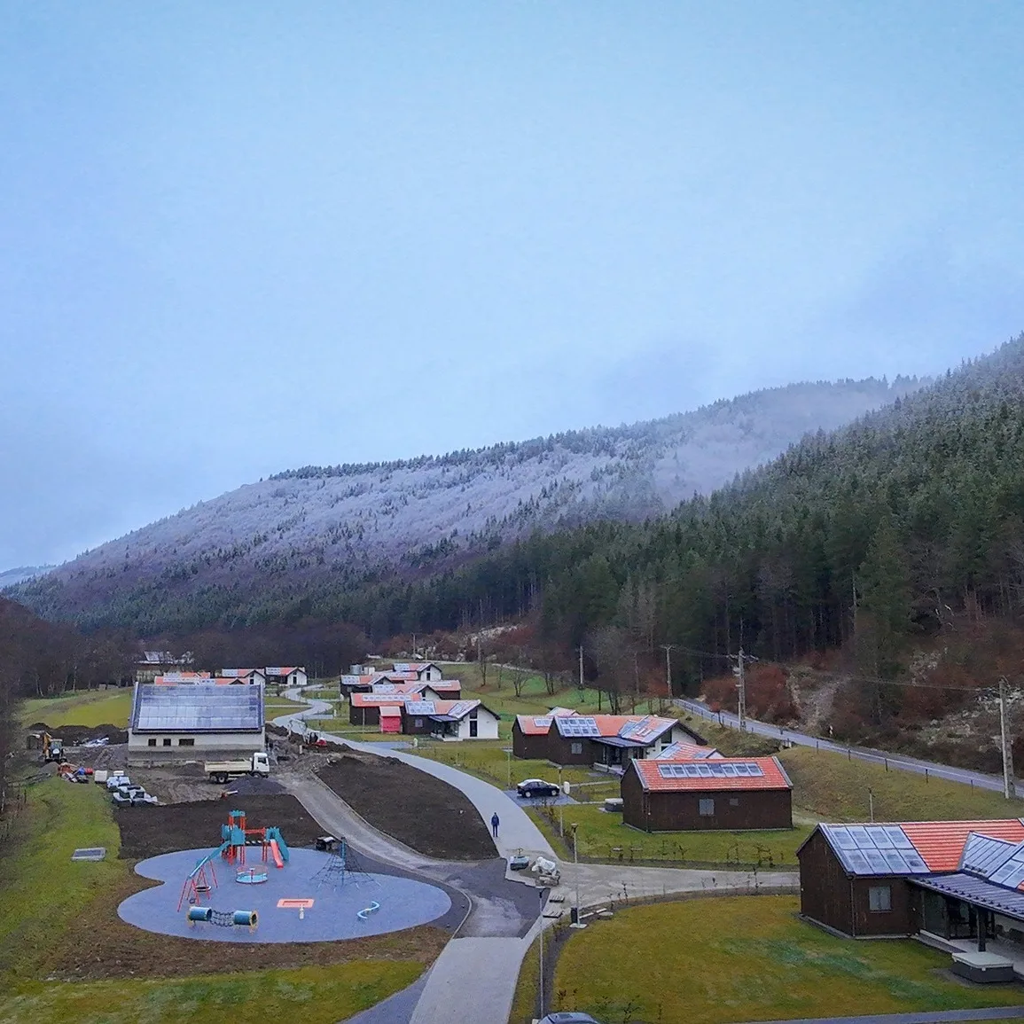 , 8,5 milioane de euro pentru „satul de lux” din Harghita: Eskaperdo Resort pune Târnava Mare pe harta turismului premium din România, TransilvaniaTV.ro