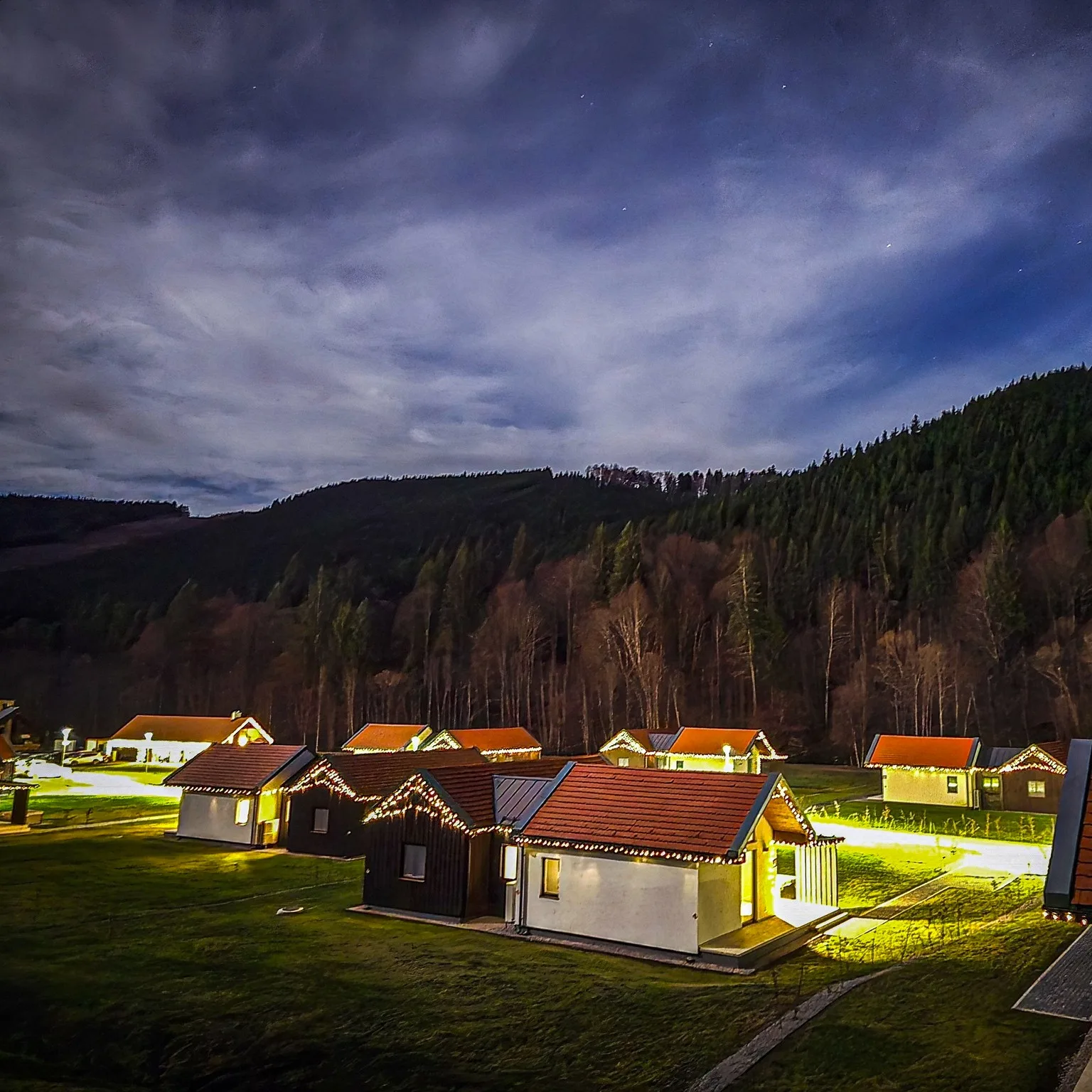 , 8,5 milioane de euro pentru „satul de lux” din Harghita: Eskaperdo Resort pune Târnava Mare pe harta turismului premium din România, TransilvaniaTV.ro