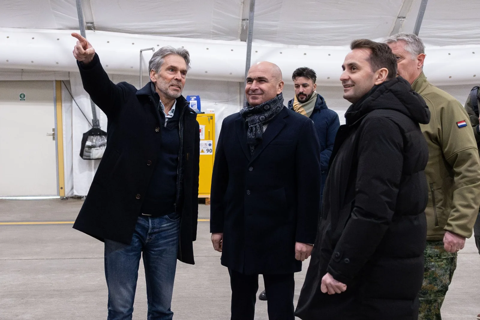 , De la F‑16 la masa de la popotă: Ilie Bolojan și premierul Olandei întăresc scutul NATO la Câmpia Turzii, TransilvaniaTV.ro