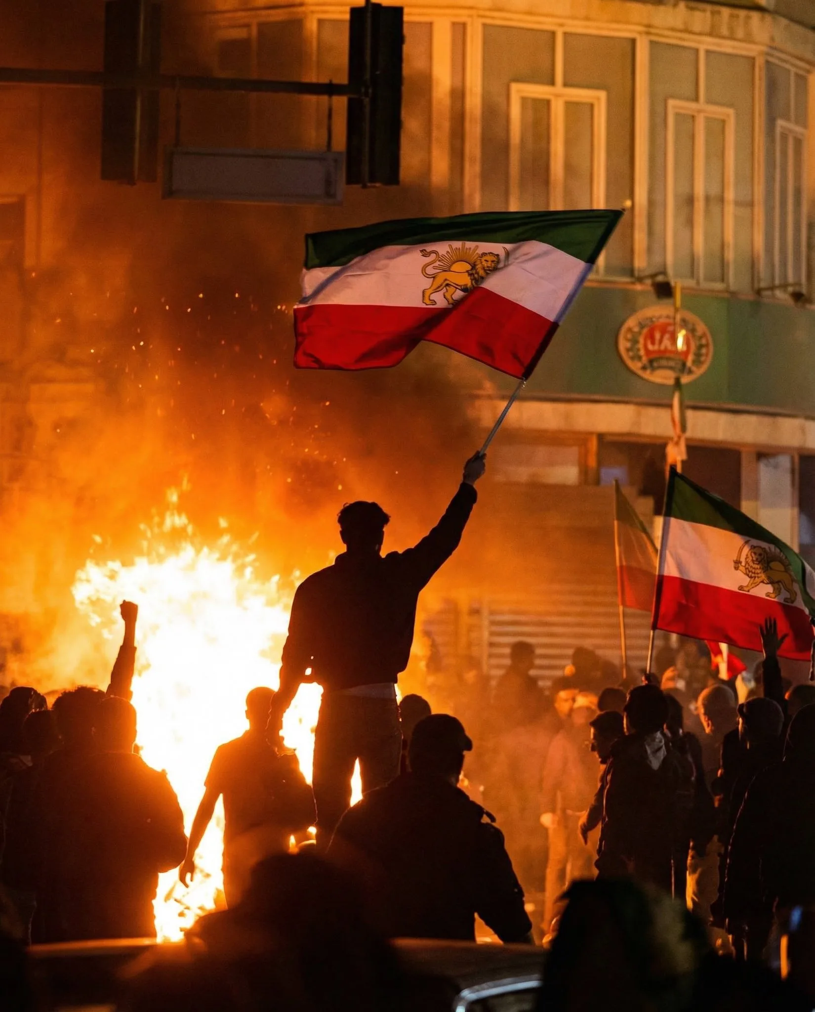 , ANALIZĂ | Revolta anti‑islamistă din Iran și tăcerea confortabilă a Europei: cum se poziționează România între valori și interese, TransilvaniaTV.ro