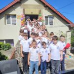 , Peste 200 de copii au pictat scoici la Zalău de 1 Iunie: Adela by Denta Clinic transformă arta în caritate, TransilvaniaTV.ro