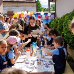 , Peste 200 de copii au pictat scoici la Zalău de 1 Iunie: Adela by Denta Clinic transformă arta în caritate, TransilvaniaTV.ro