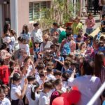 , Peste 200 de copii au pictat scoici la Zalău de 1 Iunie: Adela by Denta Clinic transformă arta în caritate, TransilvaniaTV.ro
