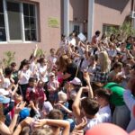 , Peste 200 de copii au pictat scoici la Zalău de 1 Iunie: Adela by Denta Clinic transformă arta în caritate, TransilvaniaTV.ro