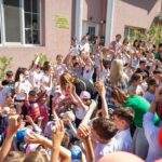 , Peste 200 de copii au pictat scoici la Zalău de 1 Iunie: Adela by Denta Clinic transformă arta în caritate, TransilvaniaTV.ro