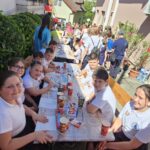 , Peste 200 de copii au pictat scoici la Zalău de 1 Iunie: Adela by Denta Clinic transformă arta în caritate, TransilvaniaTV.ro