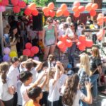 , Peste 200 de copii au pictat scoici la Zalău de 1 Iunie: Adela by Denta Clinic transformă arta în caritate, TransilvaniaTV.ro