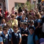 , Peste 200 de copii au pictat scoici la Zalău de 1 Iunie: Adela by Denta Clinic transformă arta în caritate, TransilvaniaTV.ro