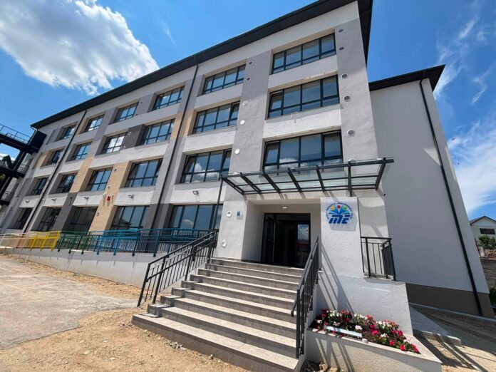 M. Eminescu 2 corp b scoala mihai eminescu zalau